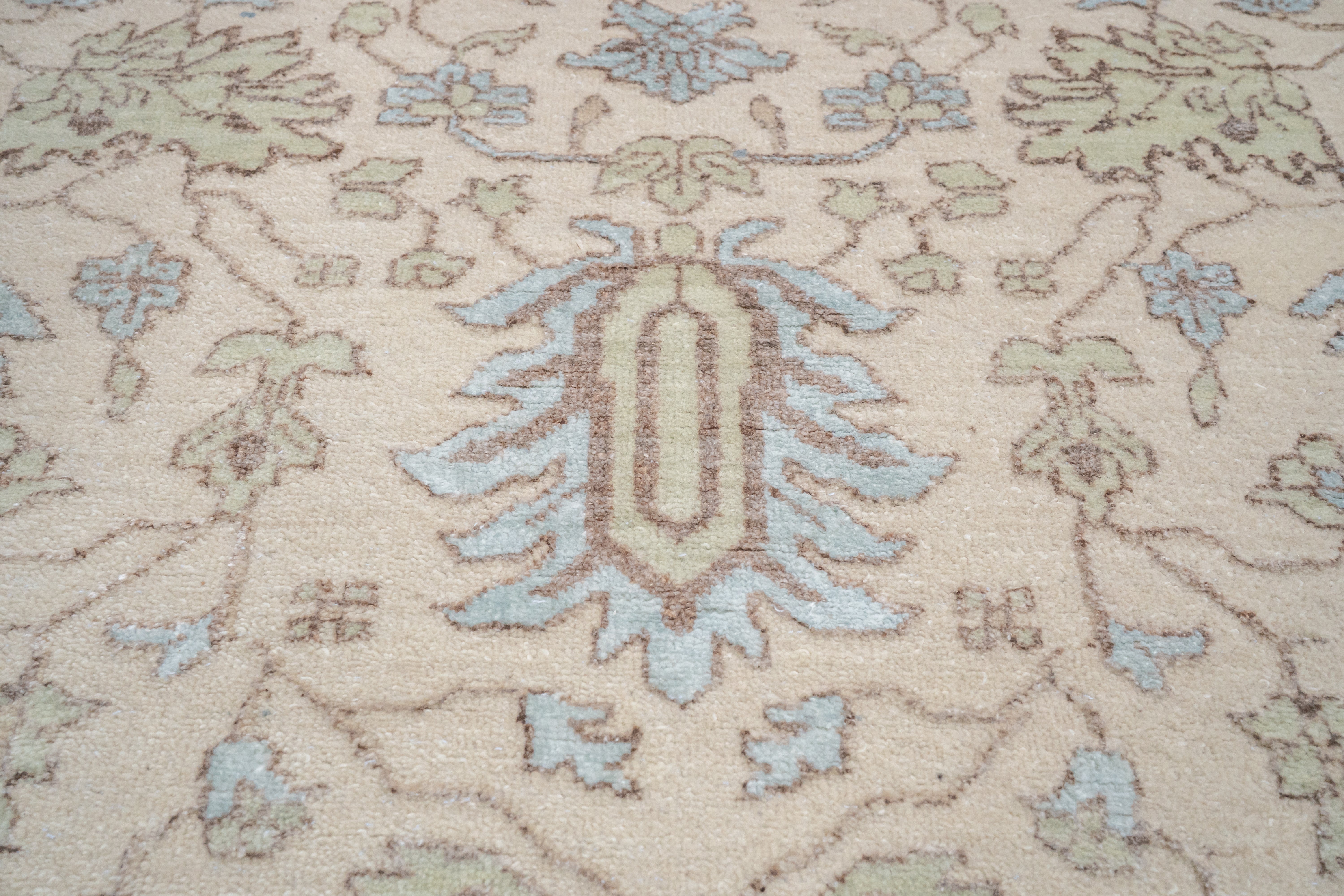 Handknotted Carpet DIA- 923 SERAPI,  Ivory, Beaver & Cool Grey